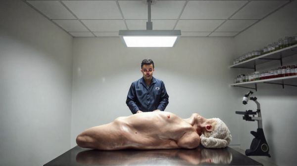 Explorez la vie intrigante d'un médecin légiste : création d'une œuvre sur les morts